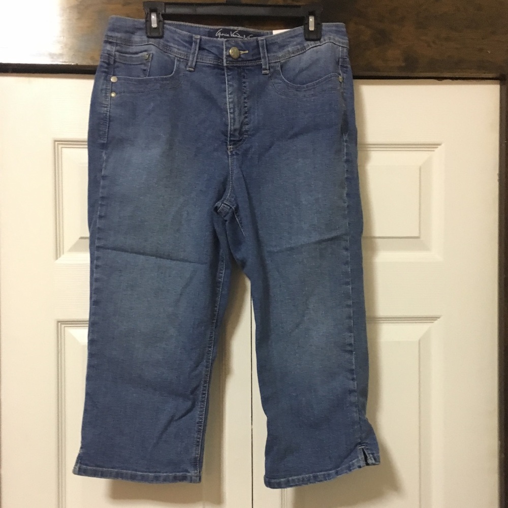 Gloria Vanderbilt blue jean Capri pants, Sz 12